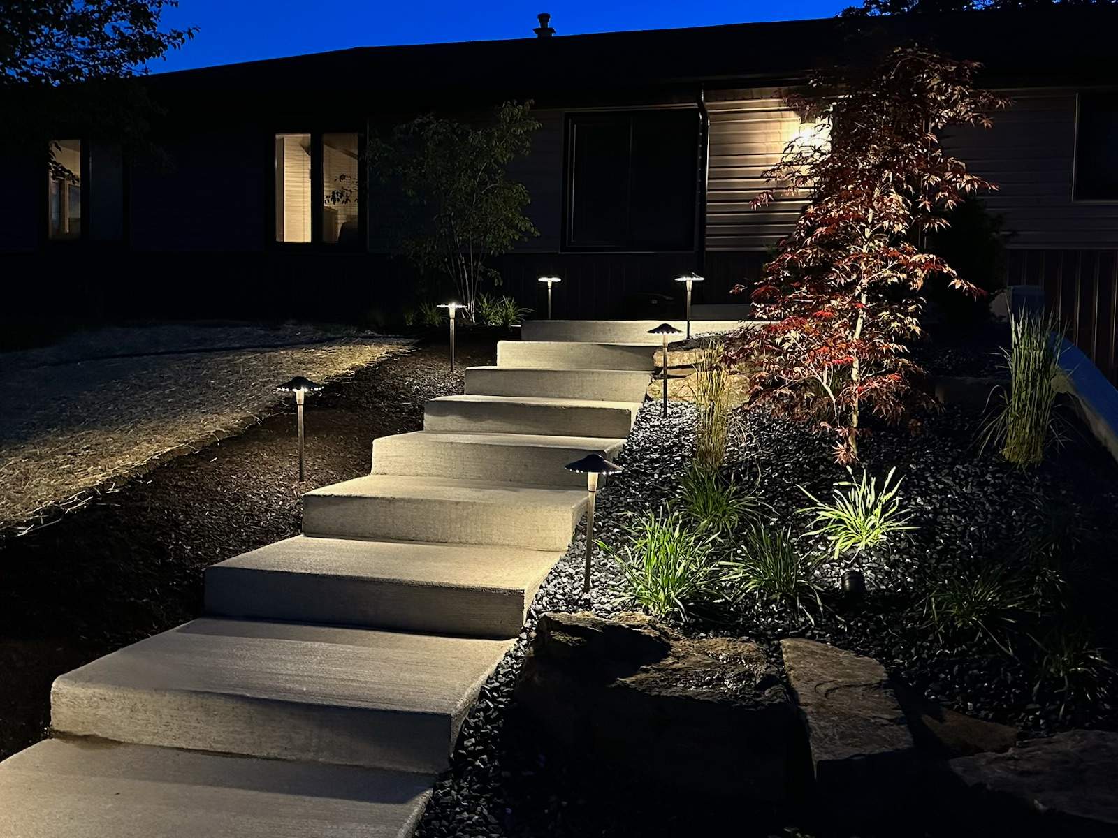 Low voltage landscaping lighting